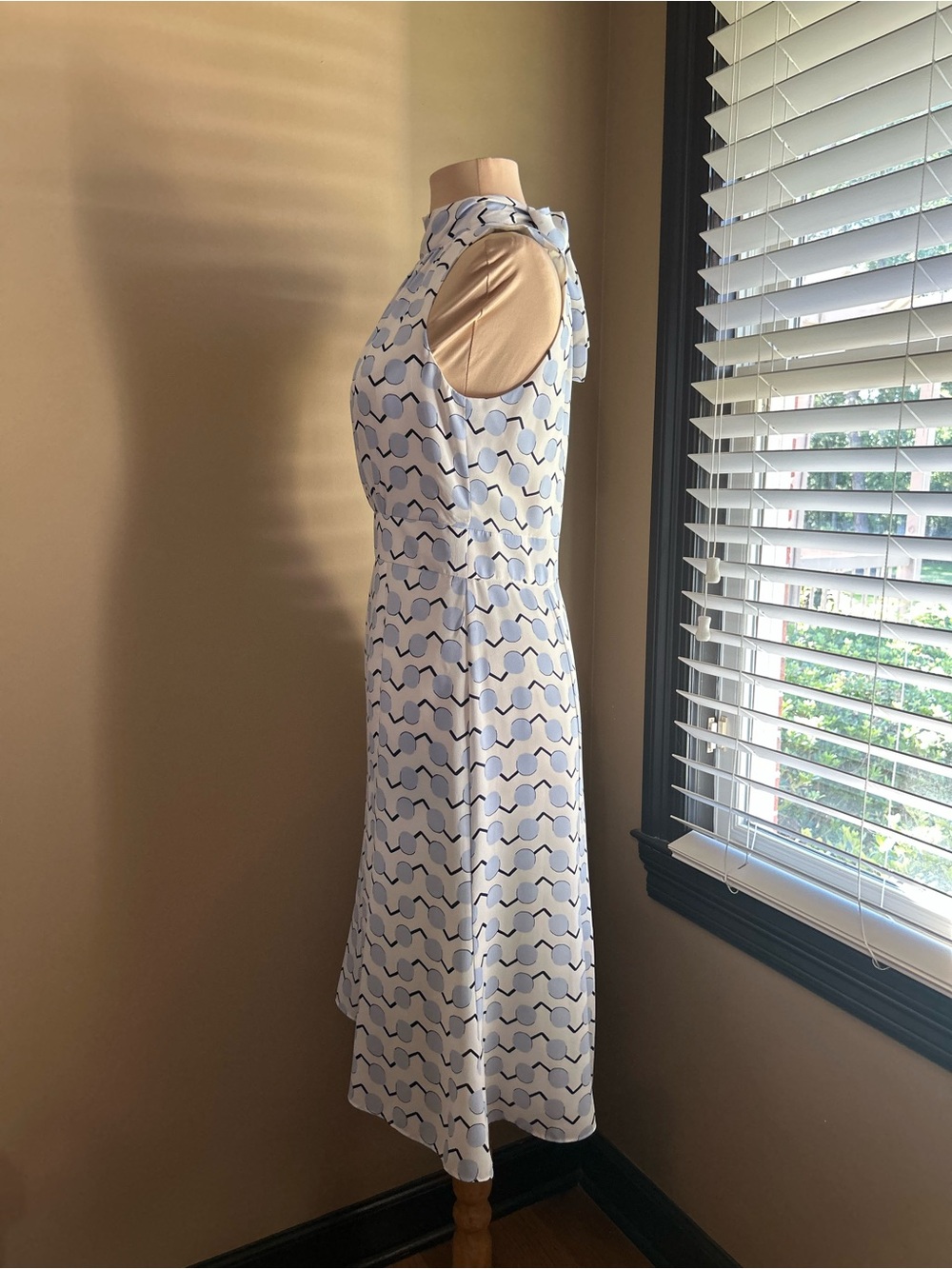 Donna Morgan Light Blue and White Sleeveless Mock-Neck Midi Dress - Picture 2 of 6